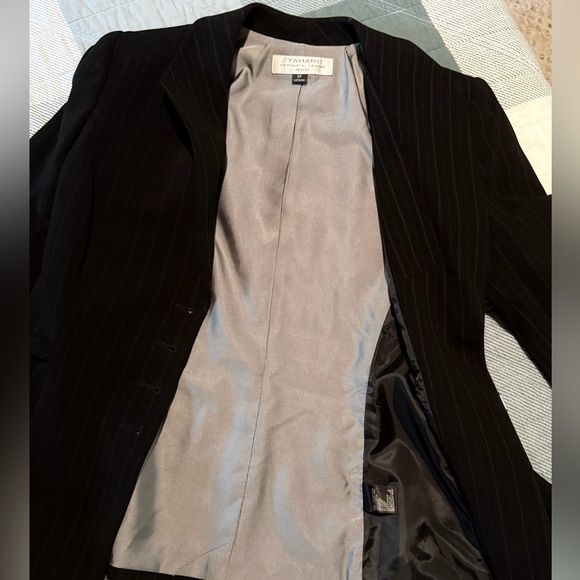 Tahari Arthur S. Levine Black Pant Suit Petite 2 pc. 6P - Picture 8 of 8